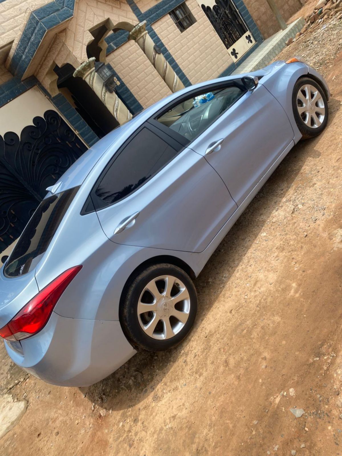 Hyundai Elantra en location
