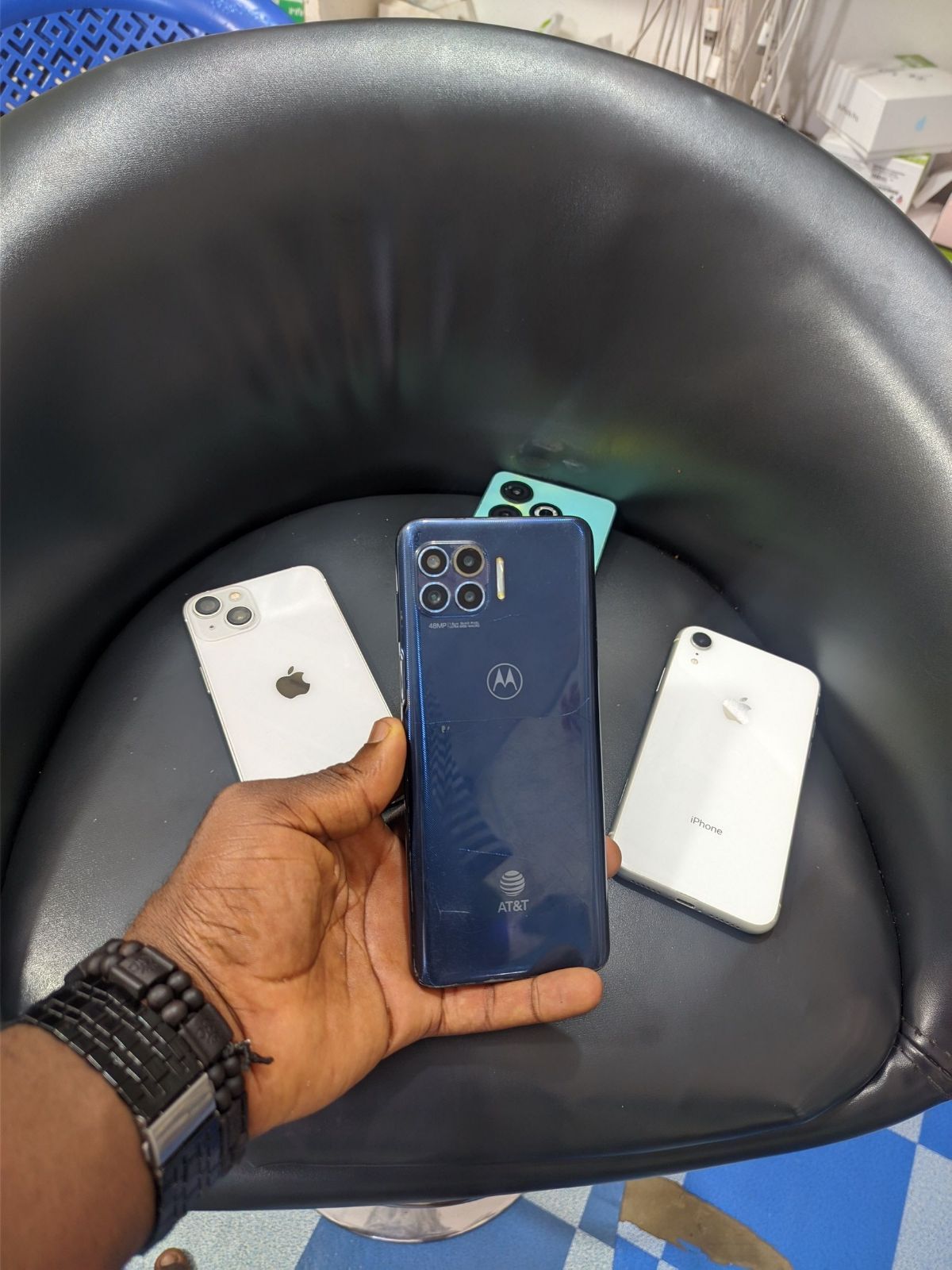 Motorola one 5g 128gb fissuré devant et derrière