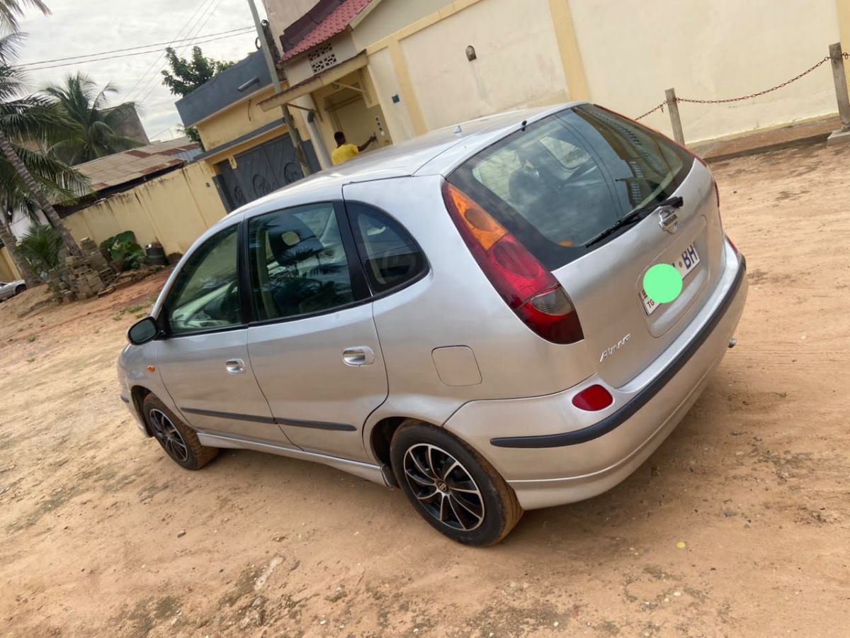 Nissan Almera Tino - photo 3