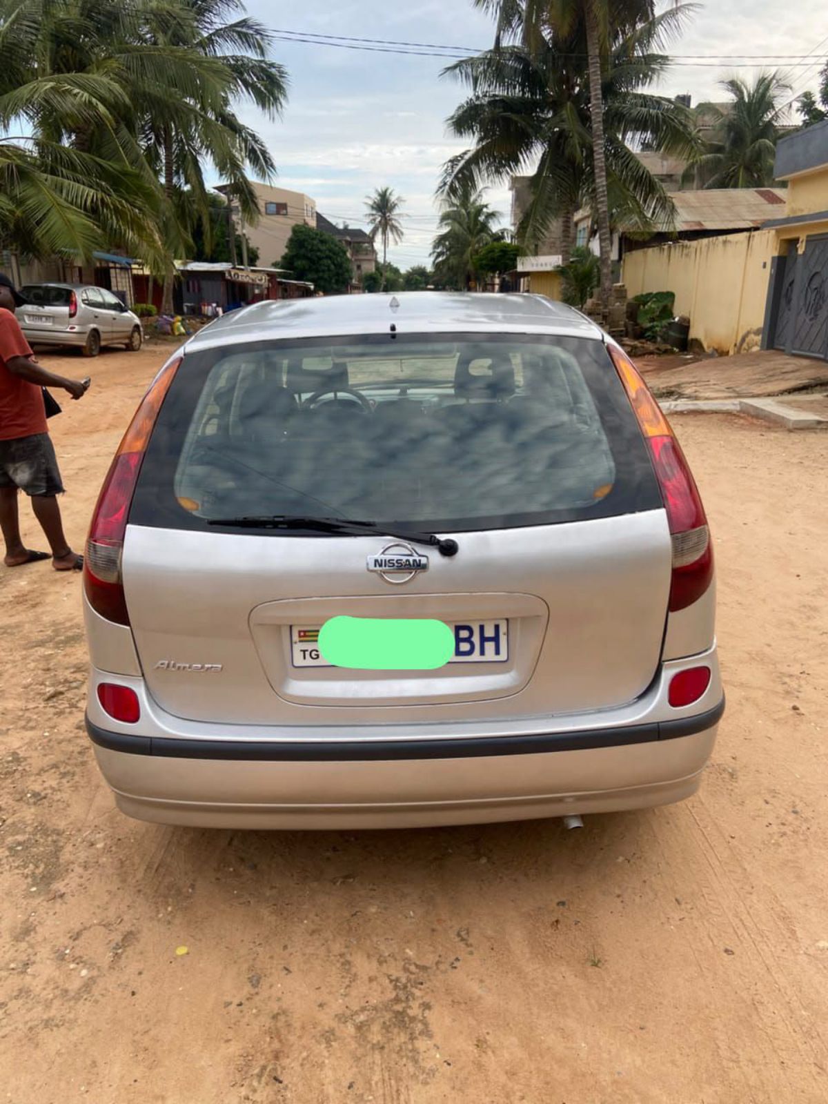 Nissan Almera Tino - photo 2