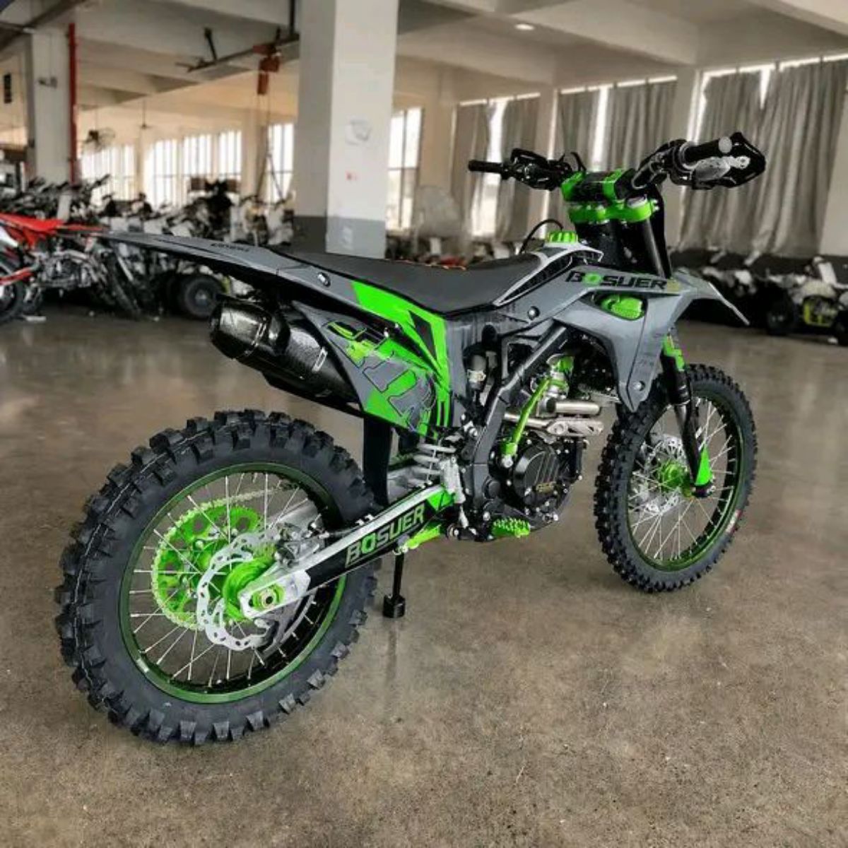 Moto cross BOSUER  300cc puissante TBE