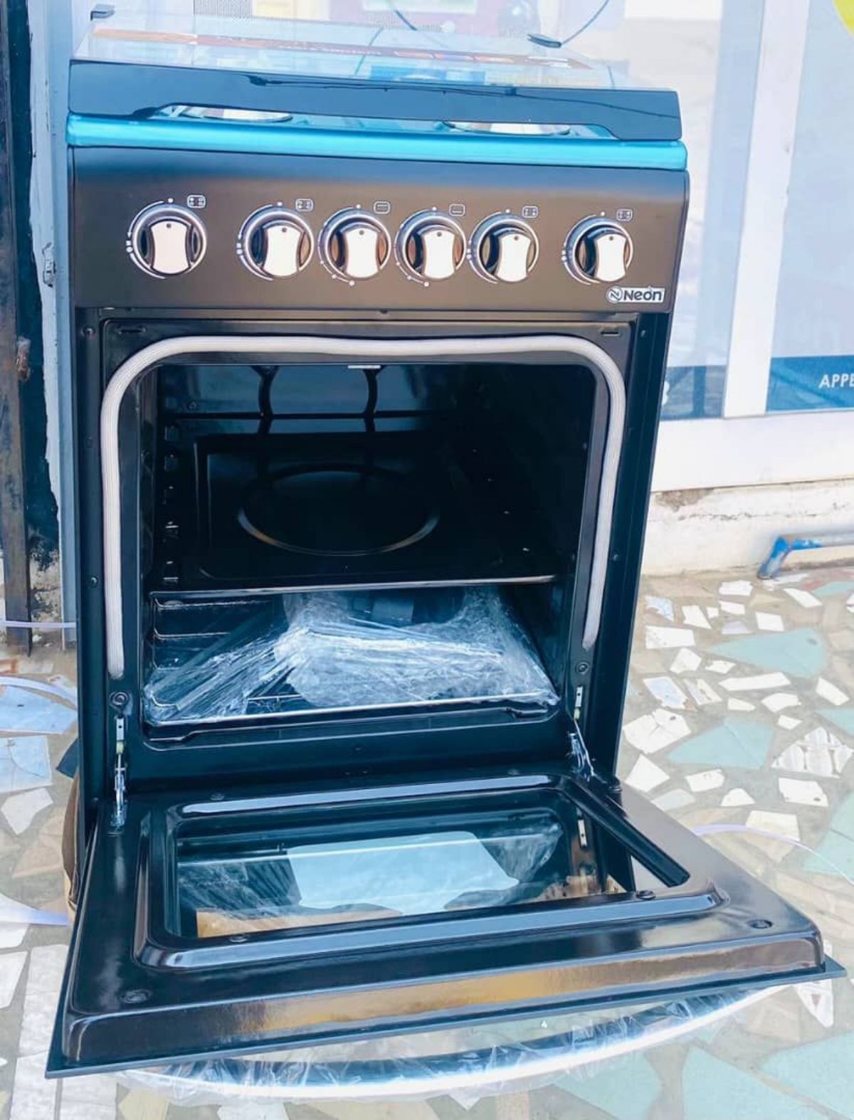 Cuisinière à four + rôtisserie disponible