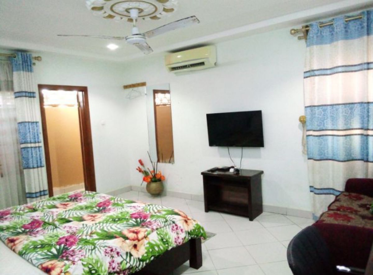 Studio meublé climé, Fidjrossè – Cotonou (Bénin)