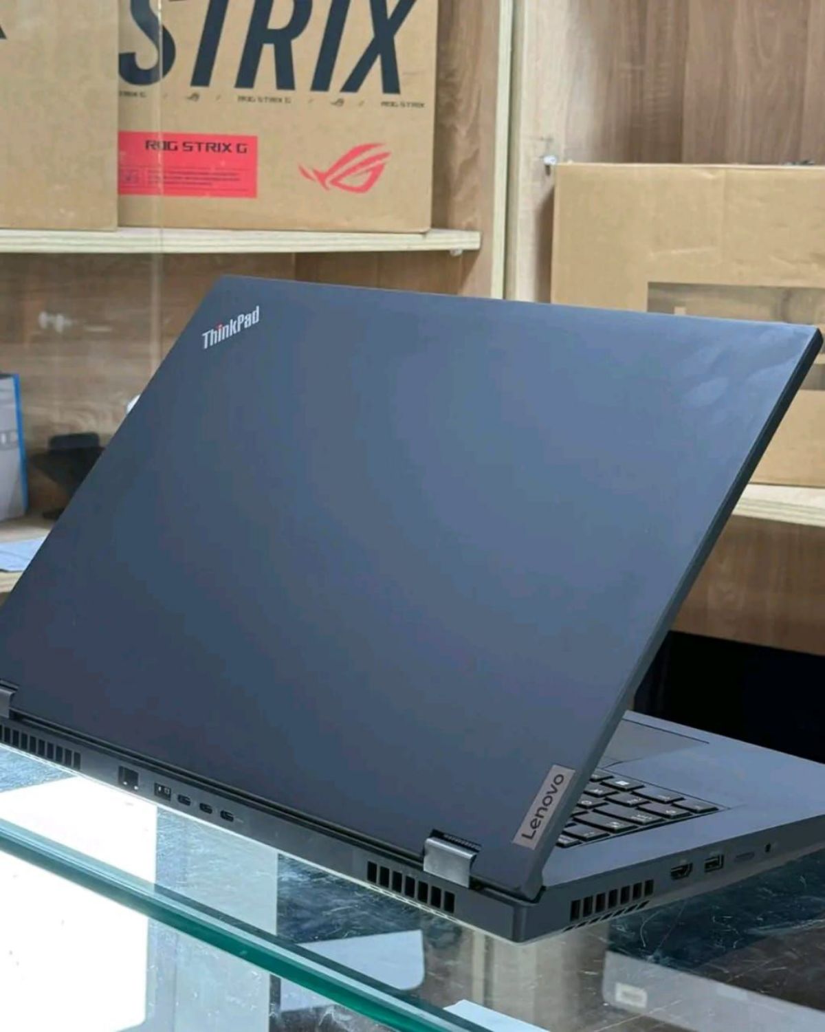 Lenovo Thinkpad P17 - photo 2