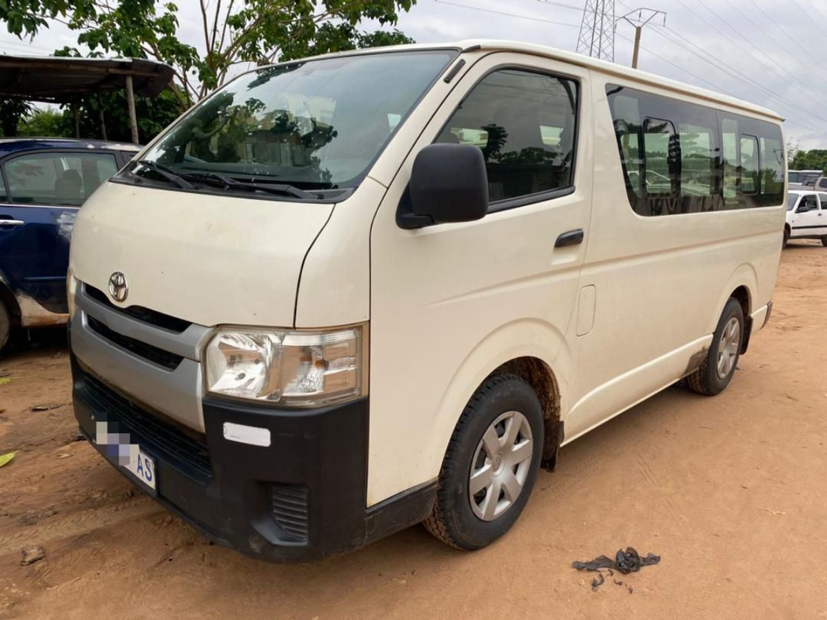 TOYOTA HIACE 2010