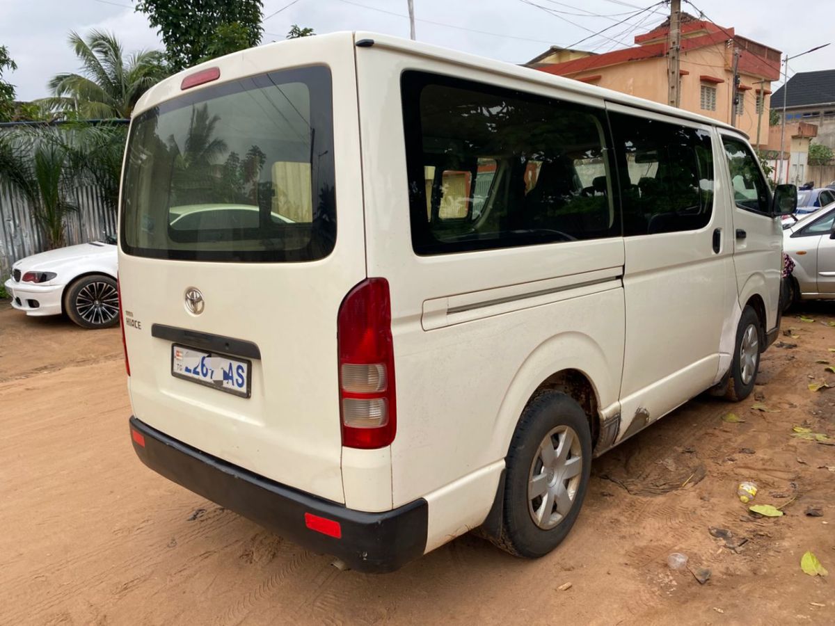 TOYOTA HIACE 2010 - photo 3