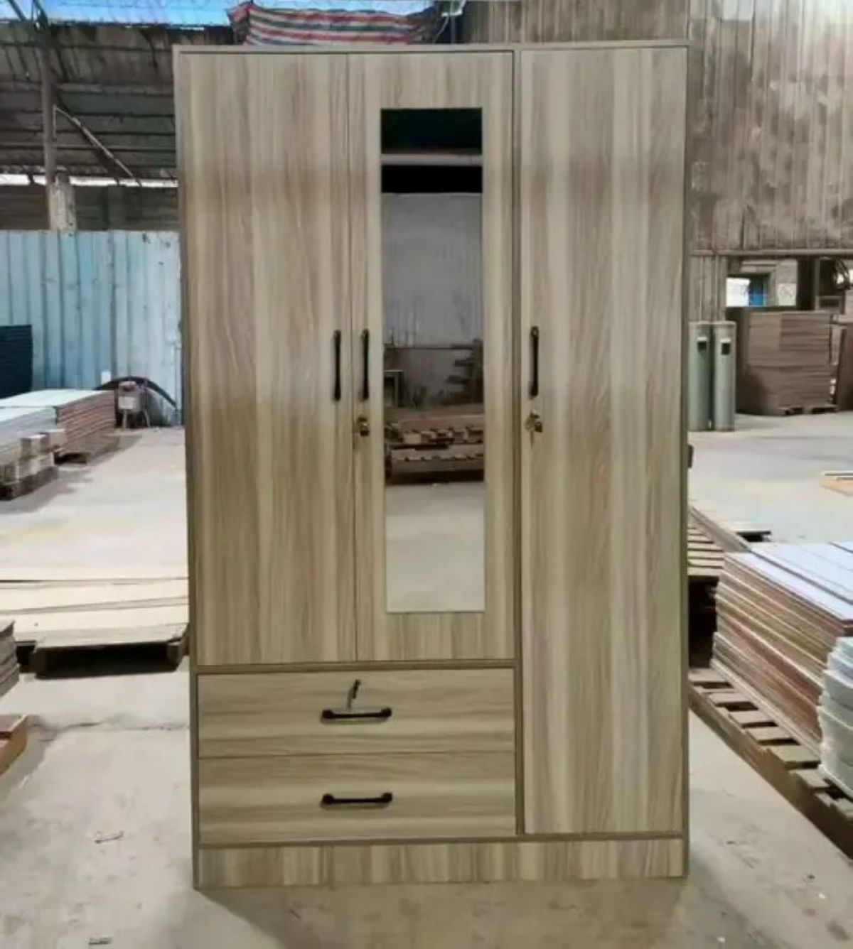 ARMOIRE 3N BOIS 3 BATTANTS AVEC MIRROIR ET 2 TIRO