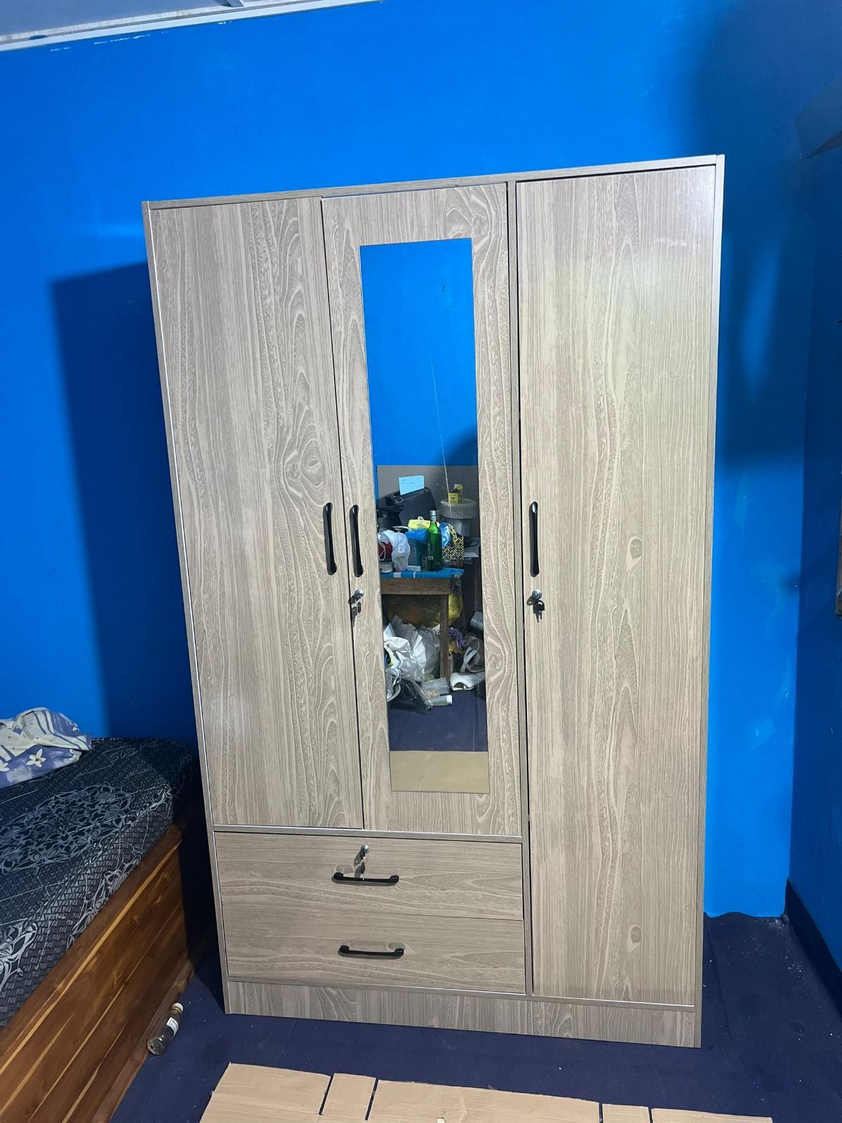 ARMOIRE 3N BOIS 3 BATTANTS AVEC MIRROIR ET 2 TIRO - photo 2