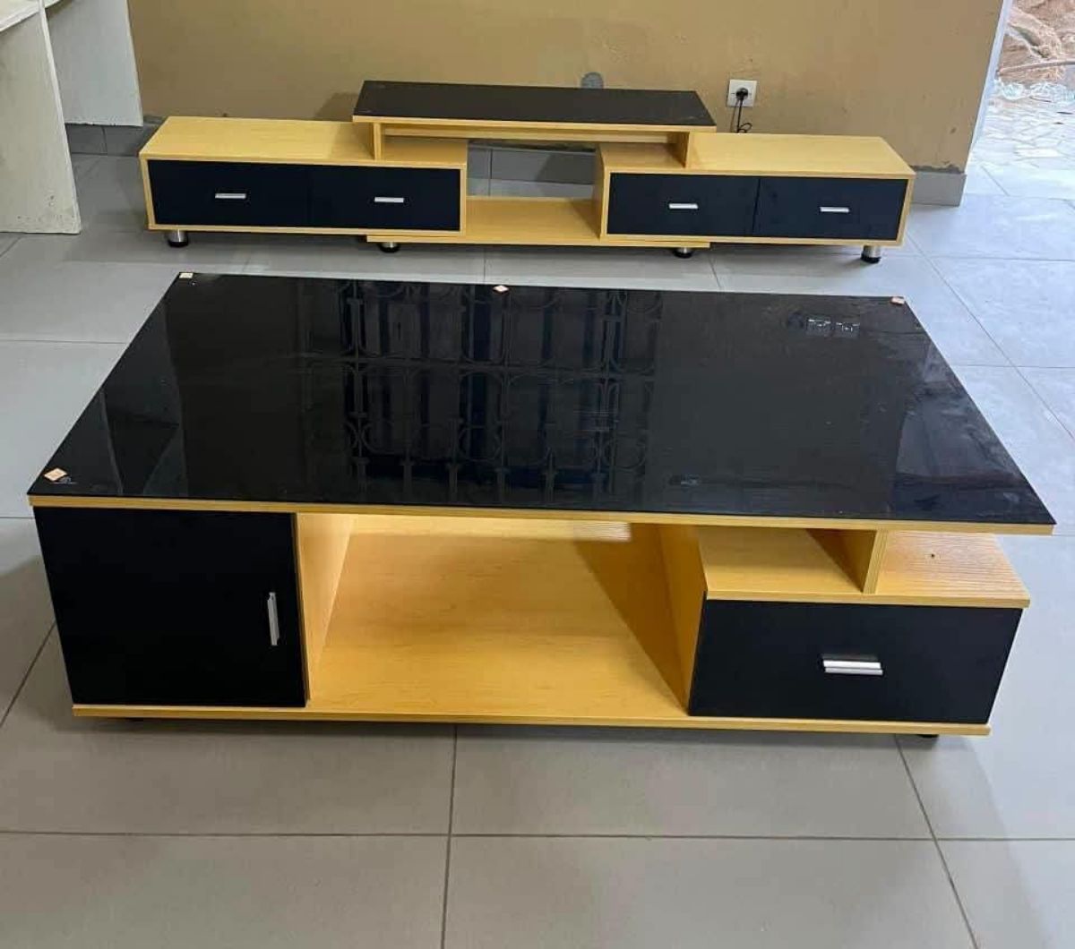 TABLE CENTRALE ET TABLE TV