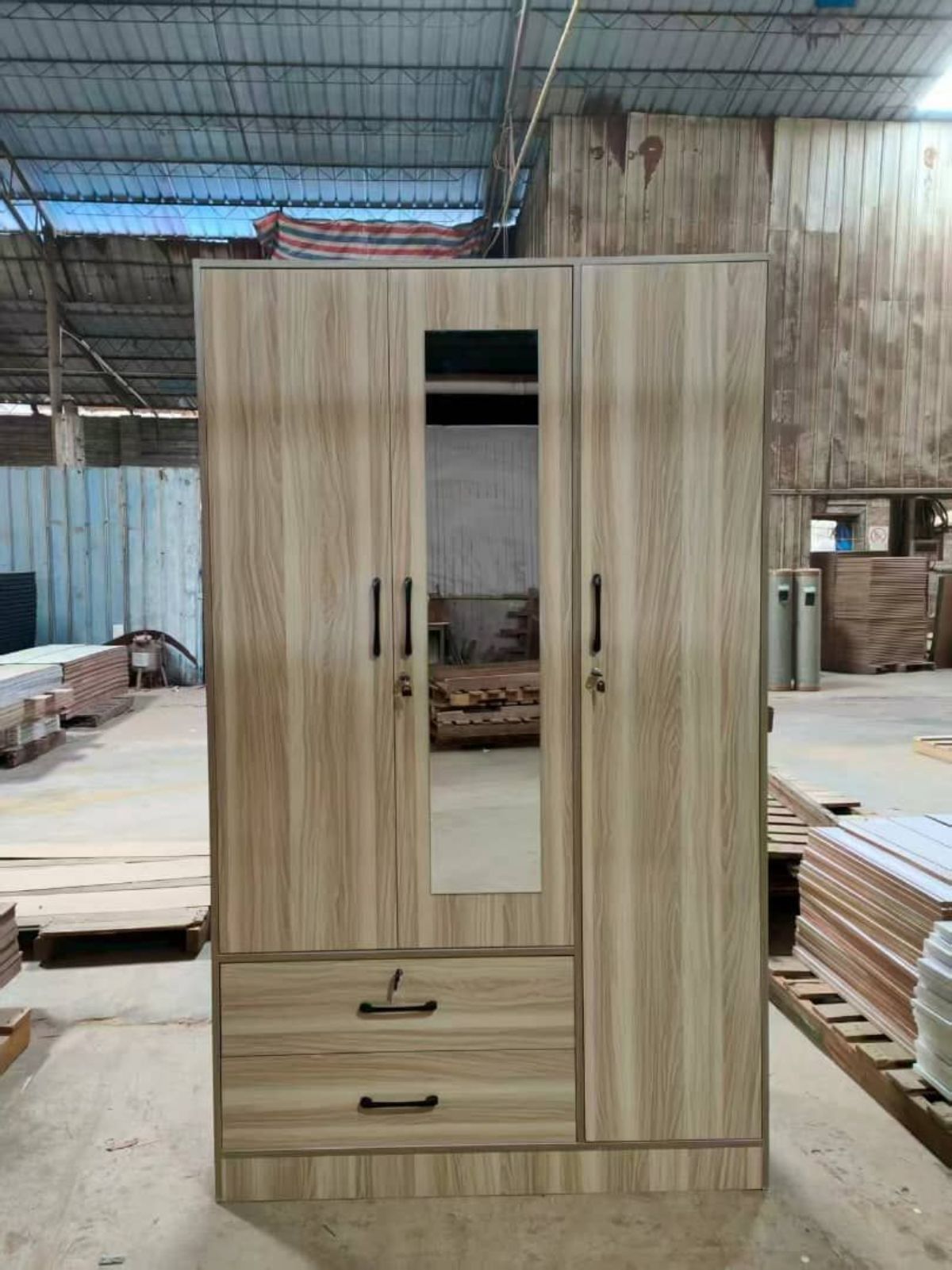 Armoire en bois démontable avec miroir