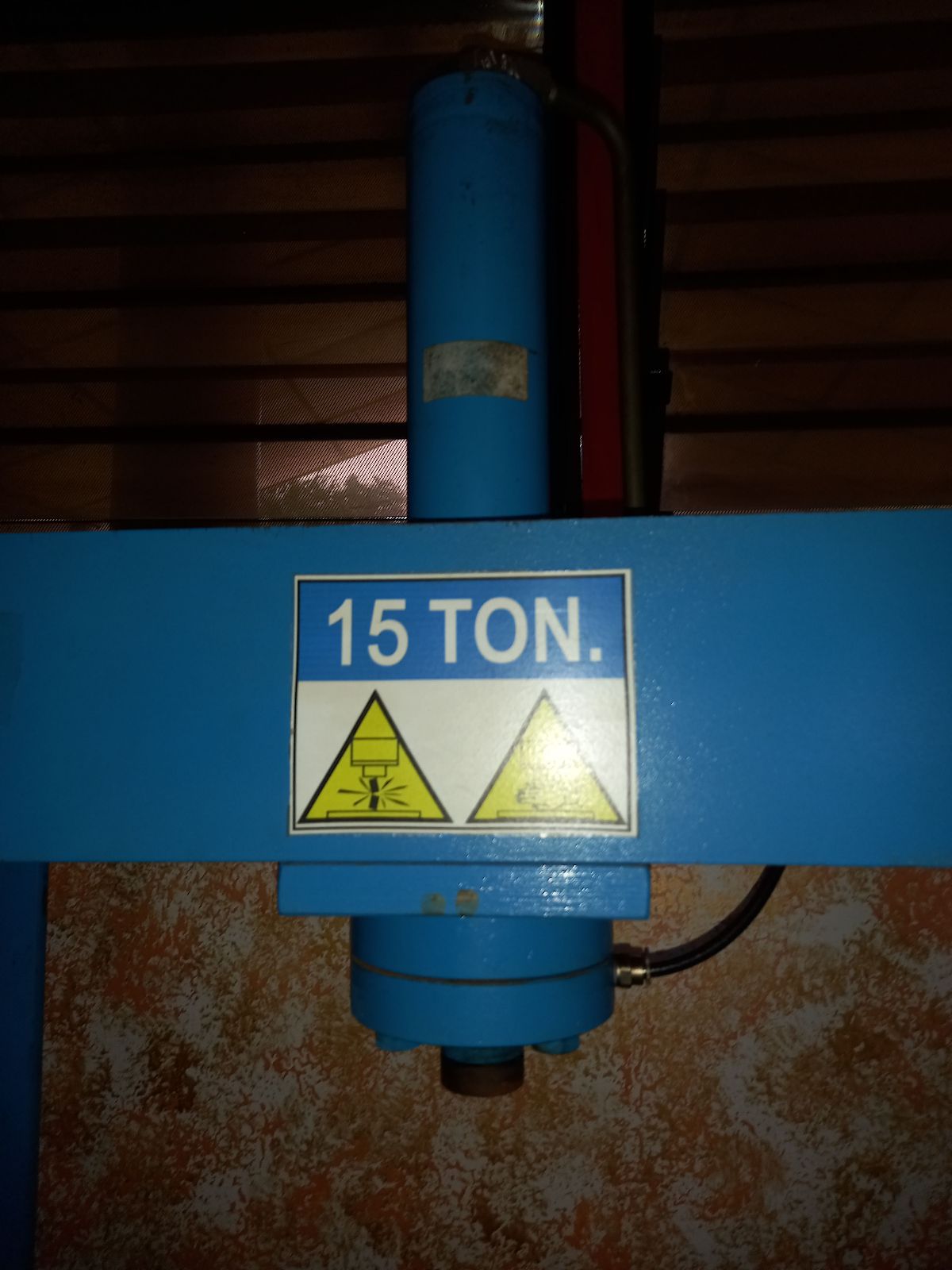 PRESSE HYDRAULIQUE DE 30T ET 15T - photo 3