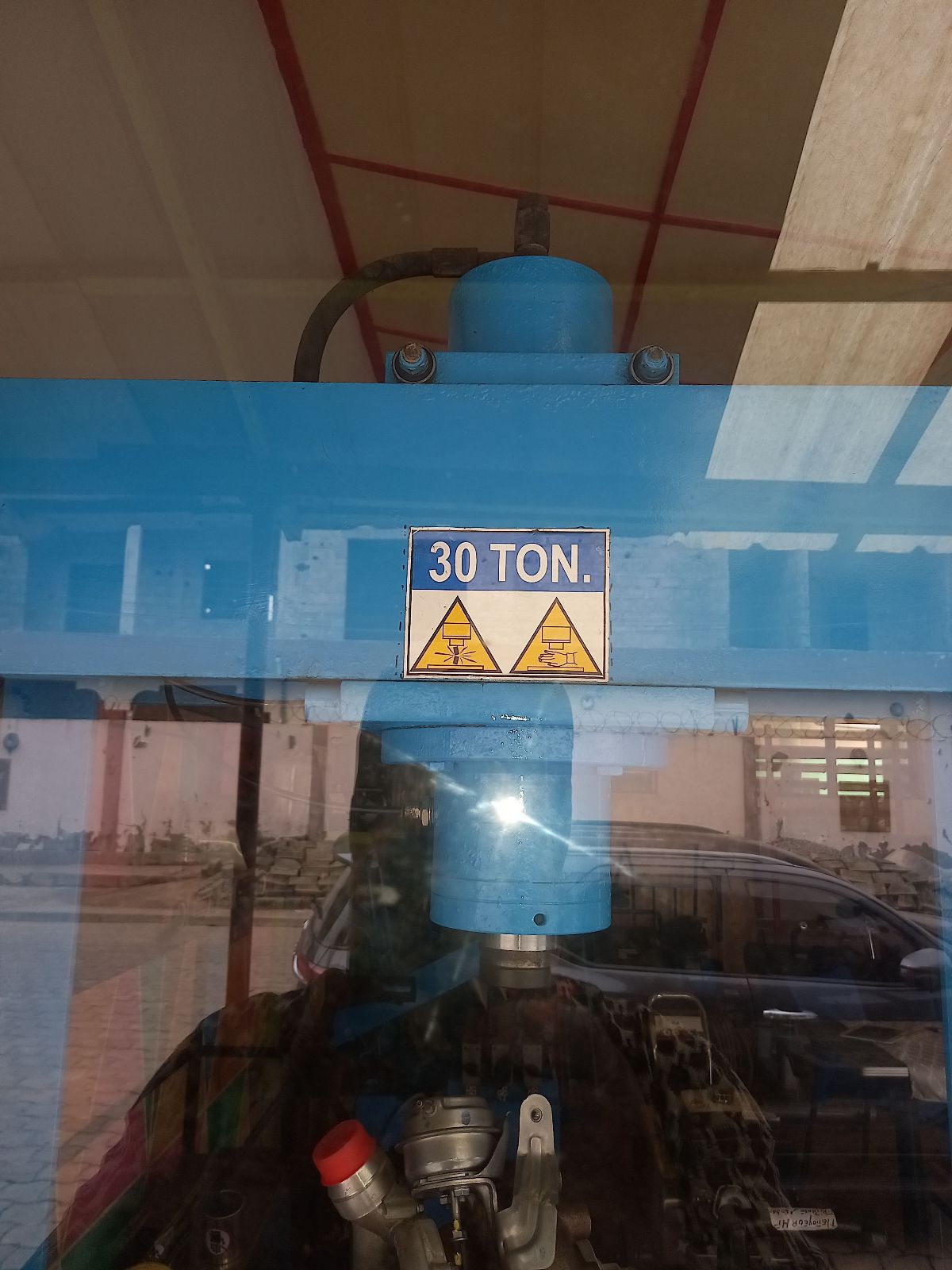 PRESSE HYDRAULIQUE DE 30T ET 15T
