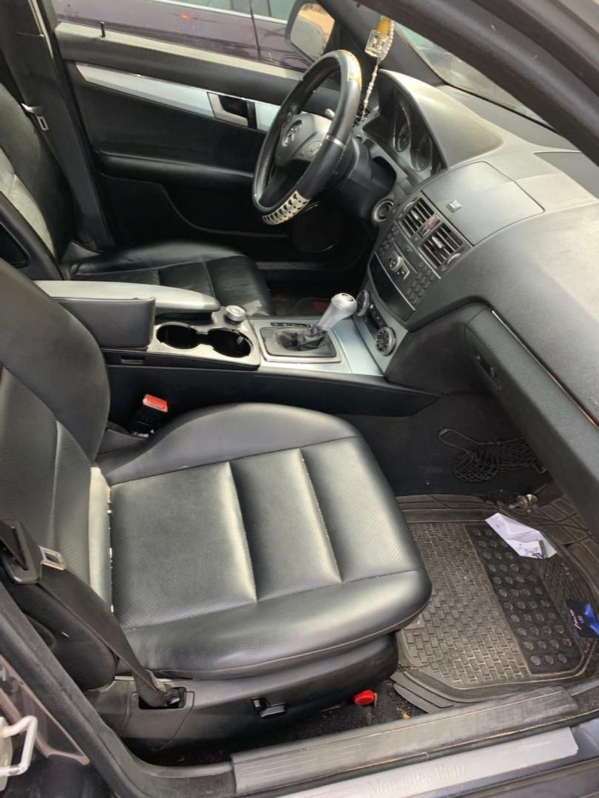 Mercedes C300 -2009
Automatique 
Moteur V6 - photo 3