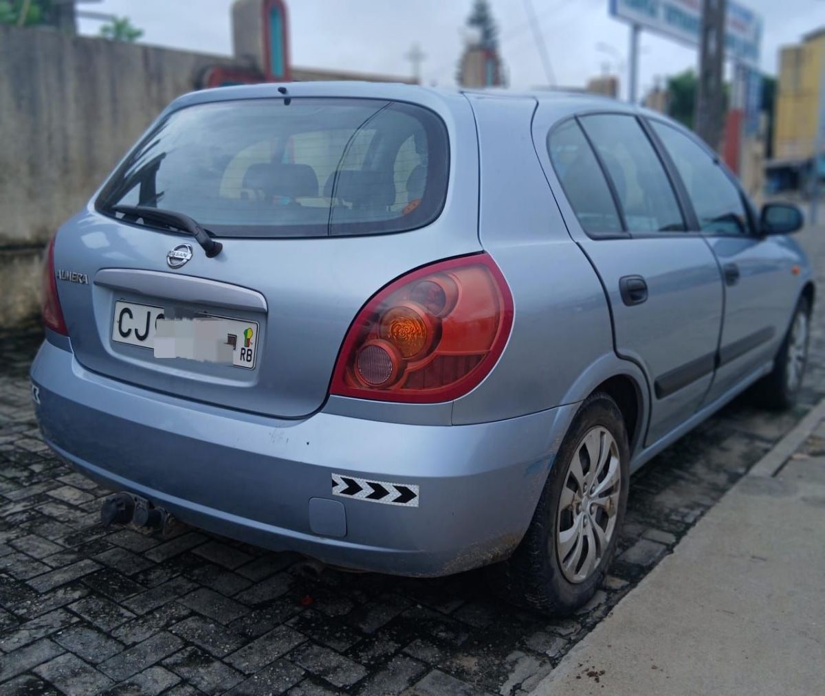 Nissan almera 2005 
Boîte manuelle