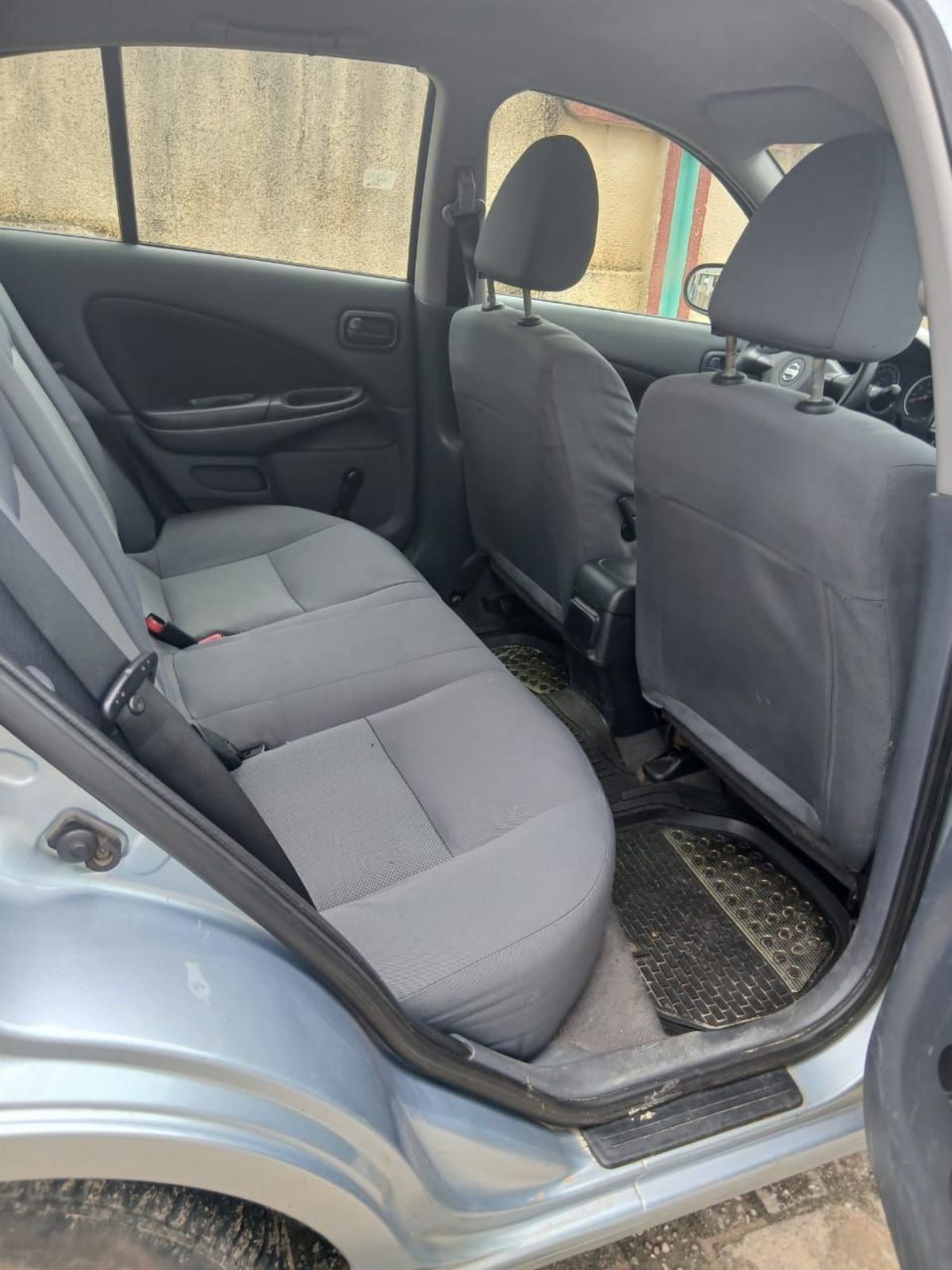 Nissan almera 2005 
Boîte manuelle - photo 3
