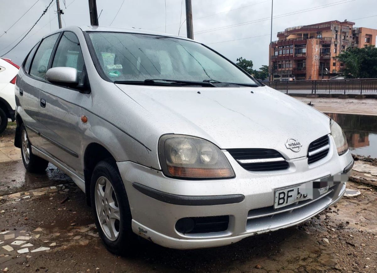 Nissan TINO 2003
Manuelle Petit moteur - photo 2