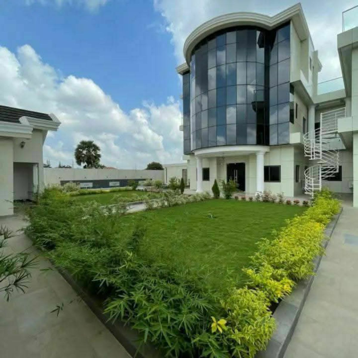 VILLA DUPLEXE À VENDRE À CALAVI