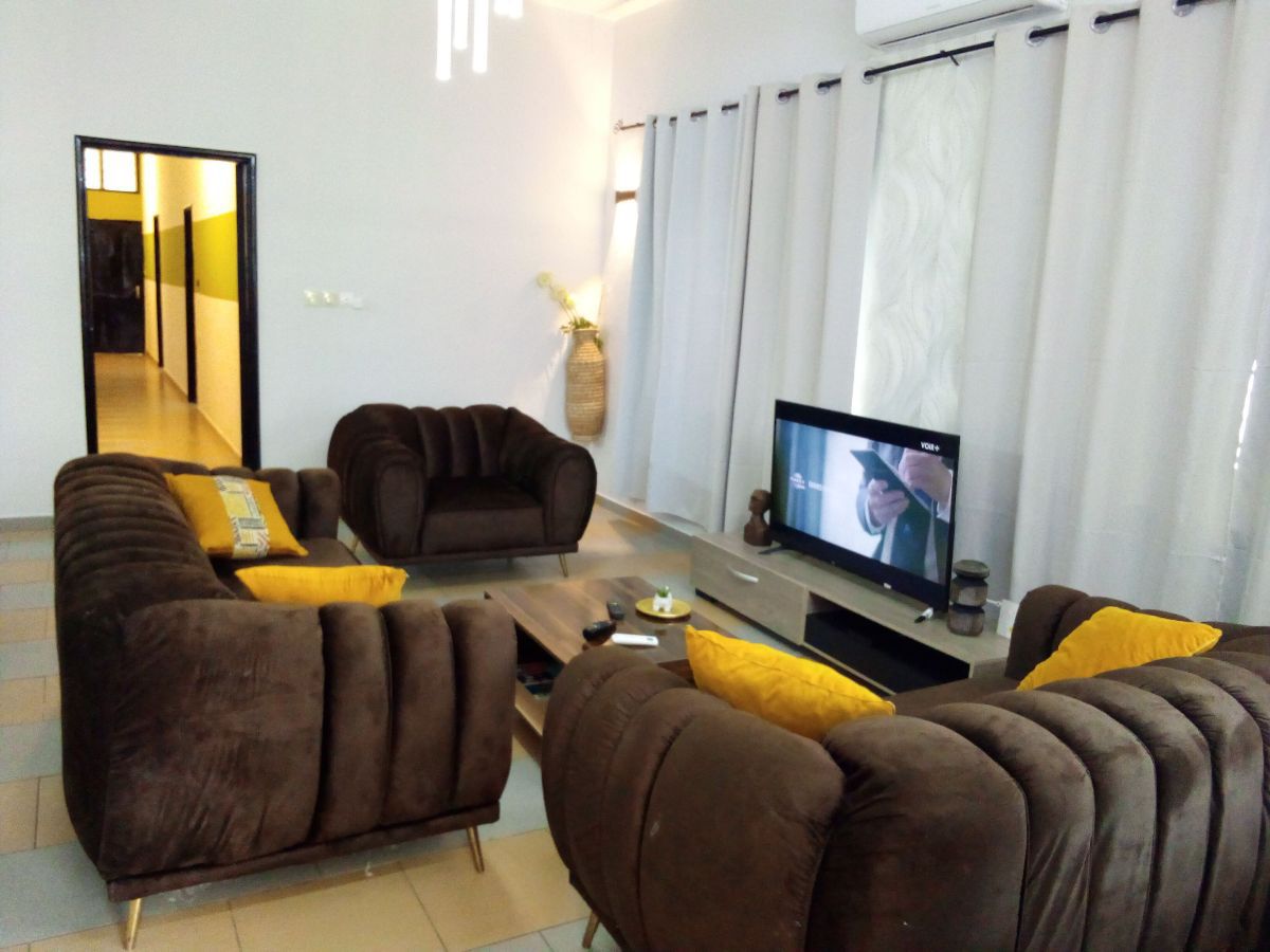 Appartement meublé 4 pièces, Fidjrossè – Cotonou