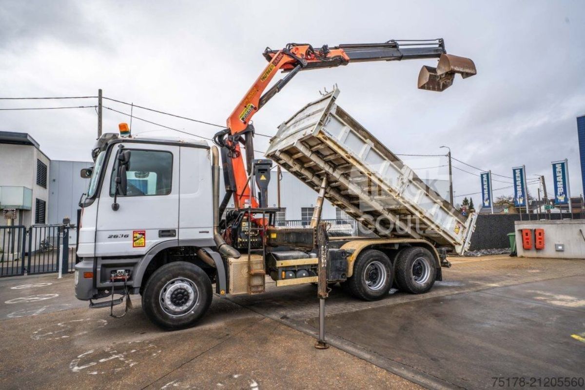 Camion grue et plateau à louer