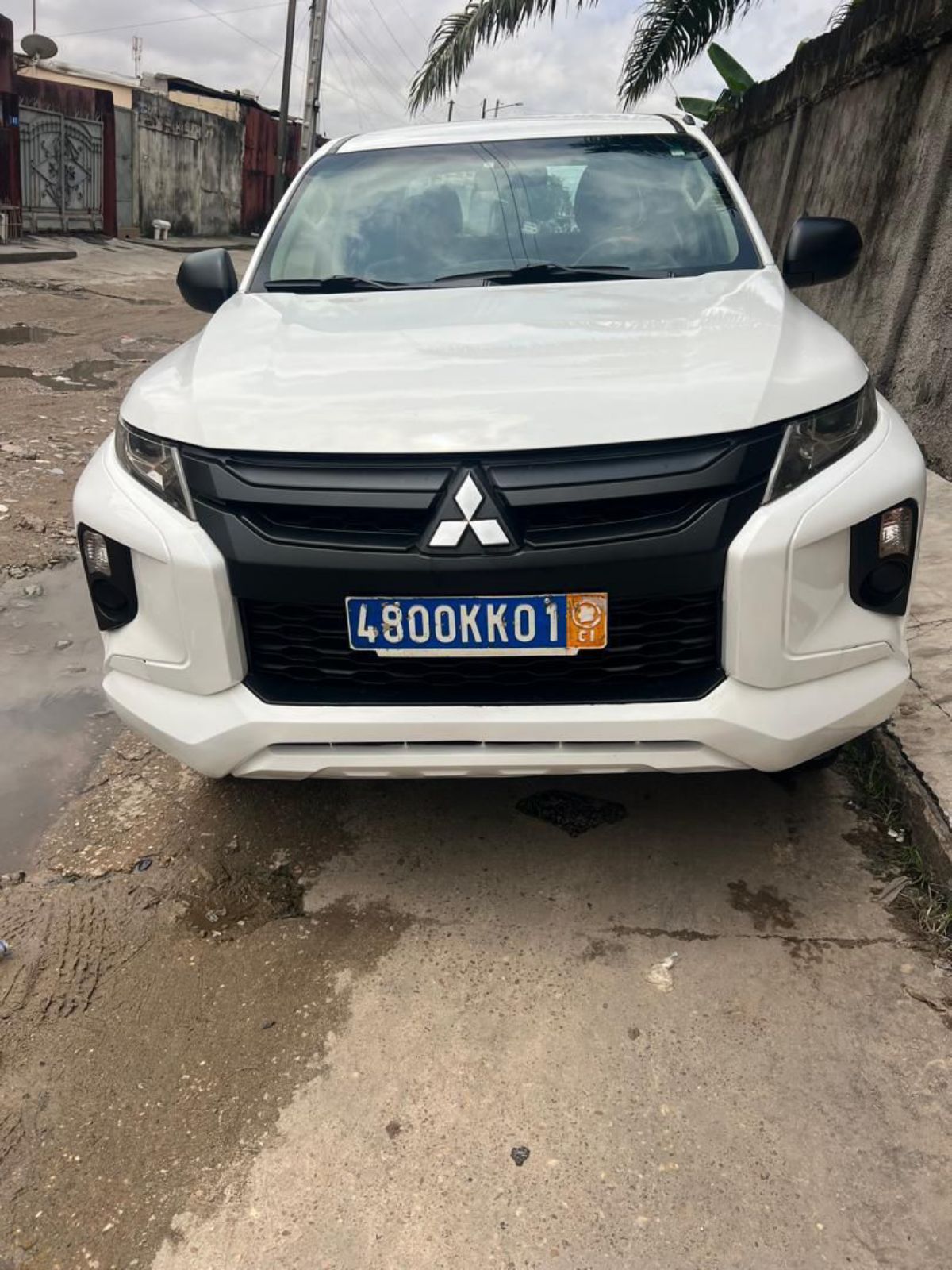 MITSUBISHI L200