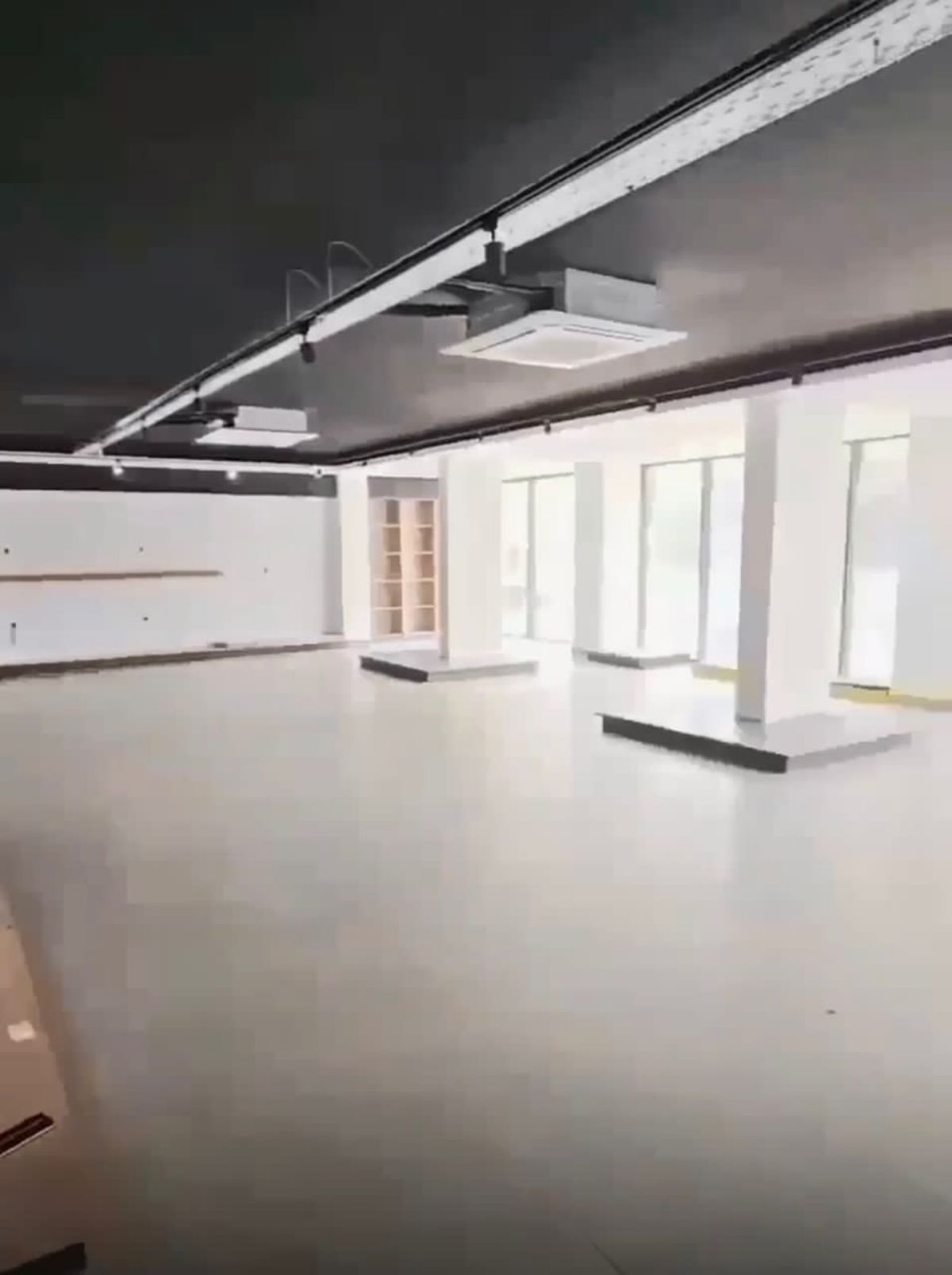 Showroom de 600m2 a louer a Angre 9eme tranche - photo 2