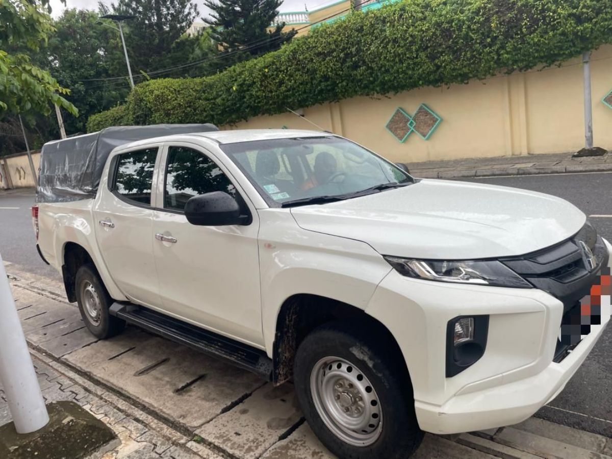 Pick up **MISTUBISHI L200* ( Cfao)
33.000 km - photo 2