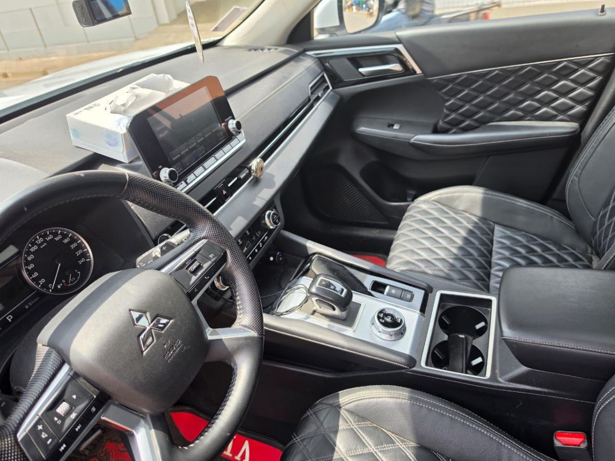 Mitsubishi Outlander 2023 - photo 2