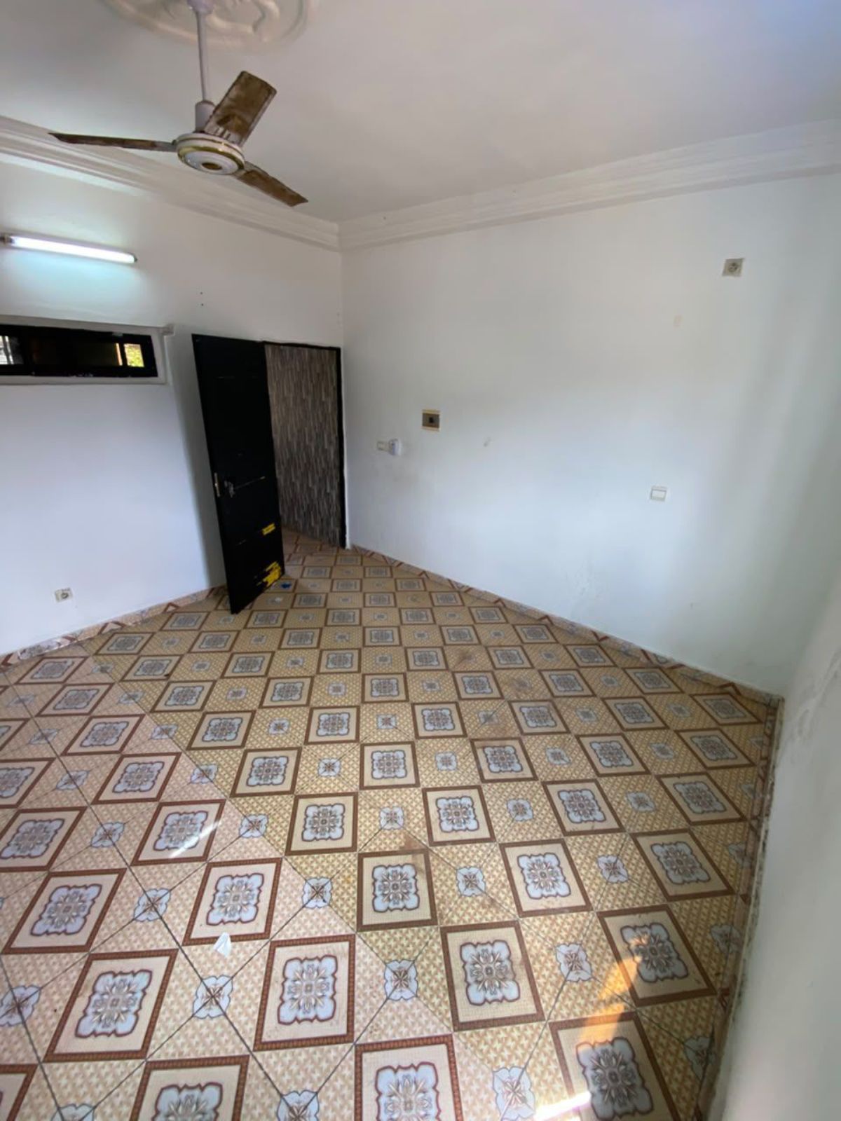 UNE PIÈCE WCD INTERNE SANS CUISINE - photo 3