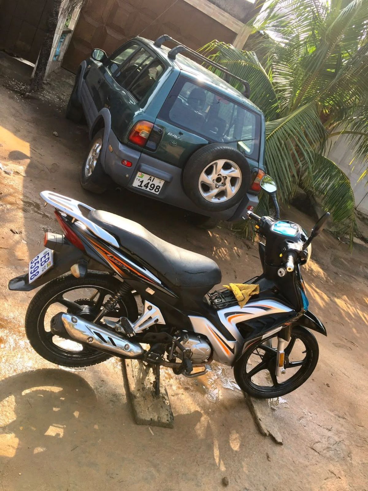 Scooter Haojoue phare en haut