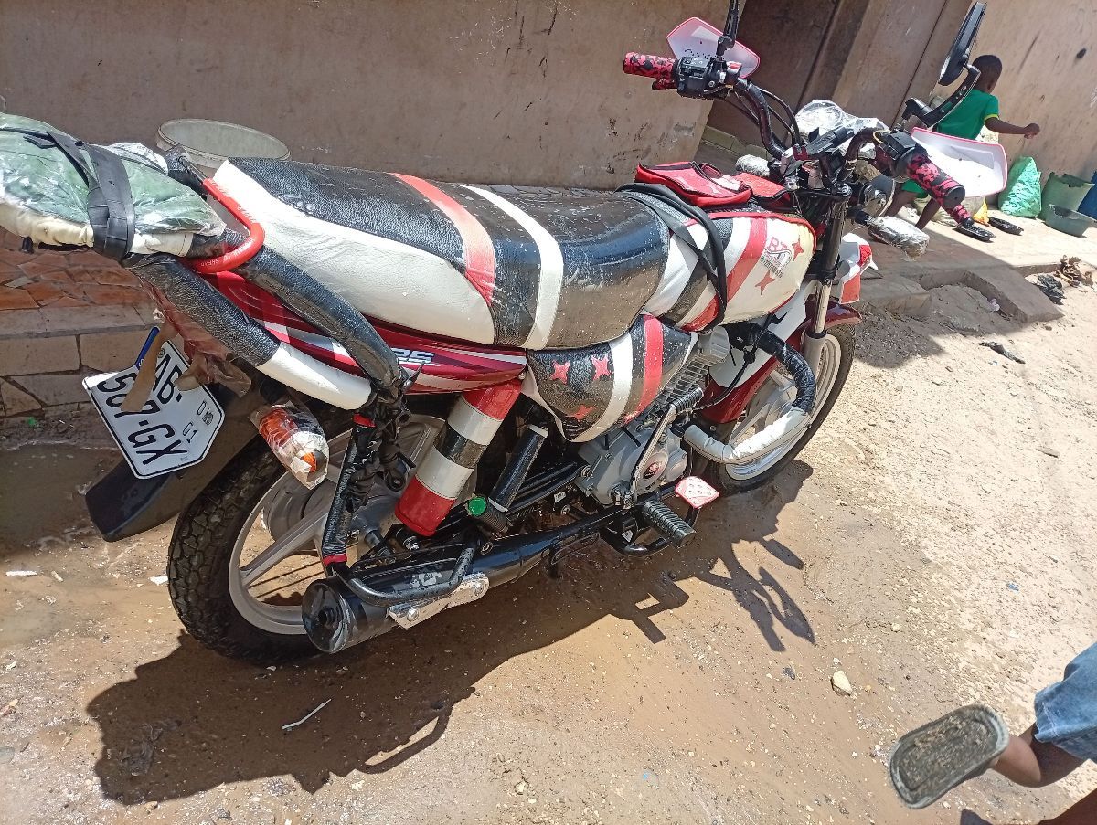 Moto Bajaj à vendre