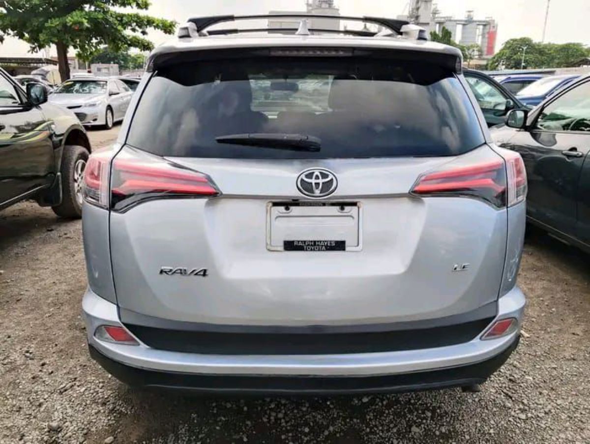 Toyota RAV4 - photo 2