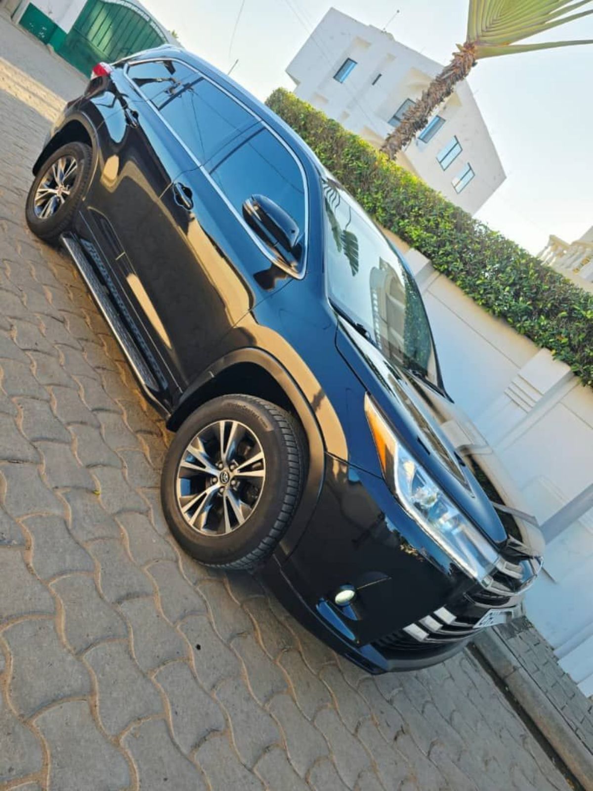 Toyota Highlander XLE AWD - photo 3