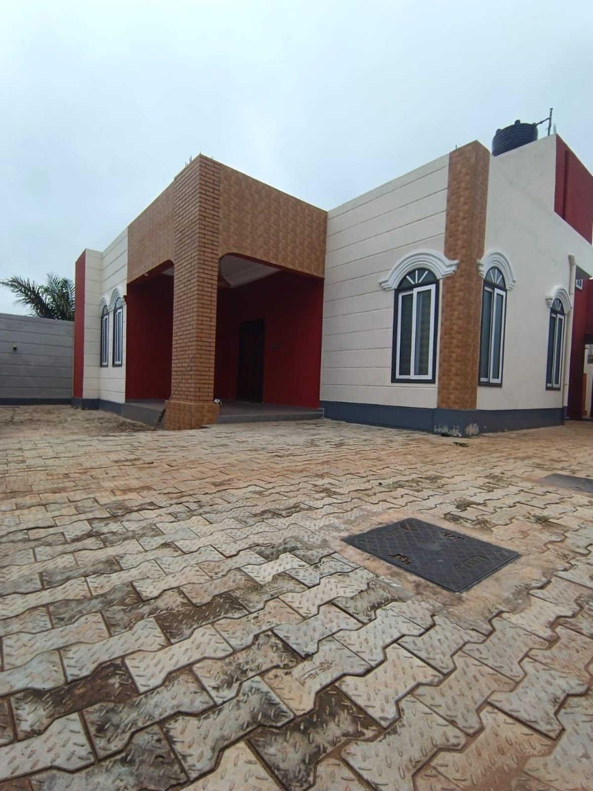 VILLA MAGNIFIQUE À VENDRE (SEGBE AKATO)