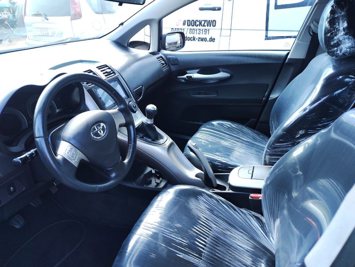 Toyota Auris - photo 3