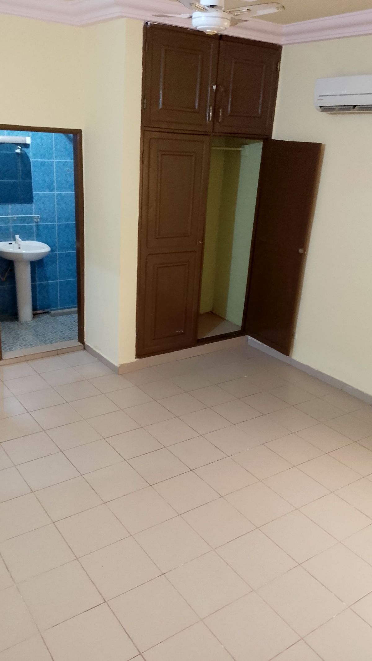 Appartement bien scindé en cour unique de 6 chamb - photo 3