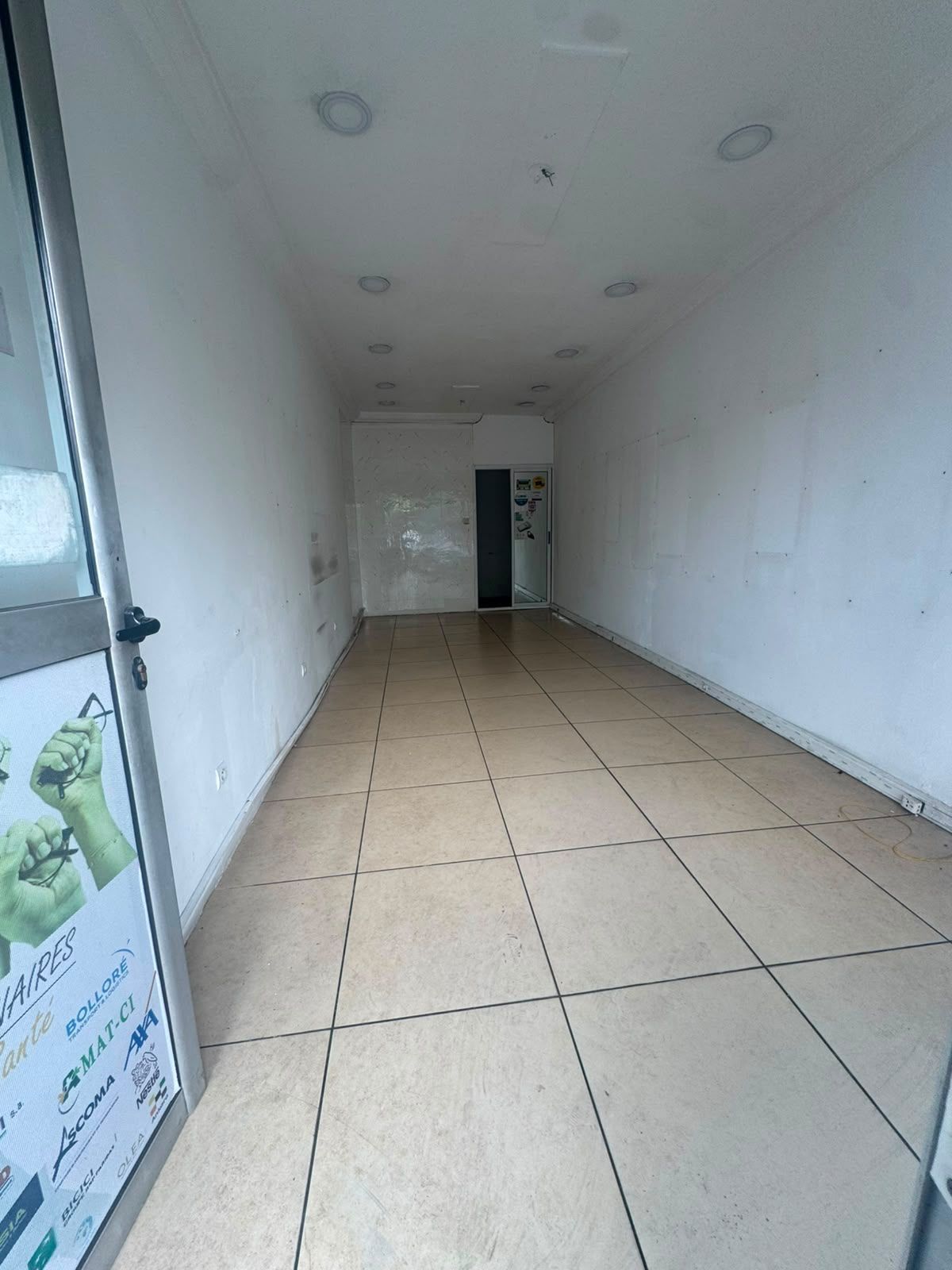 Magasin très propre disponible marcory résidentie