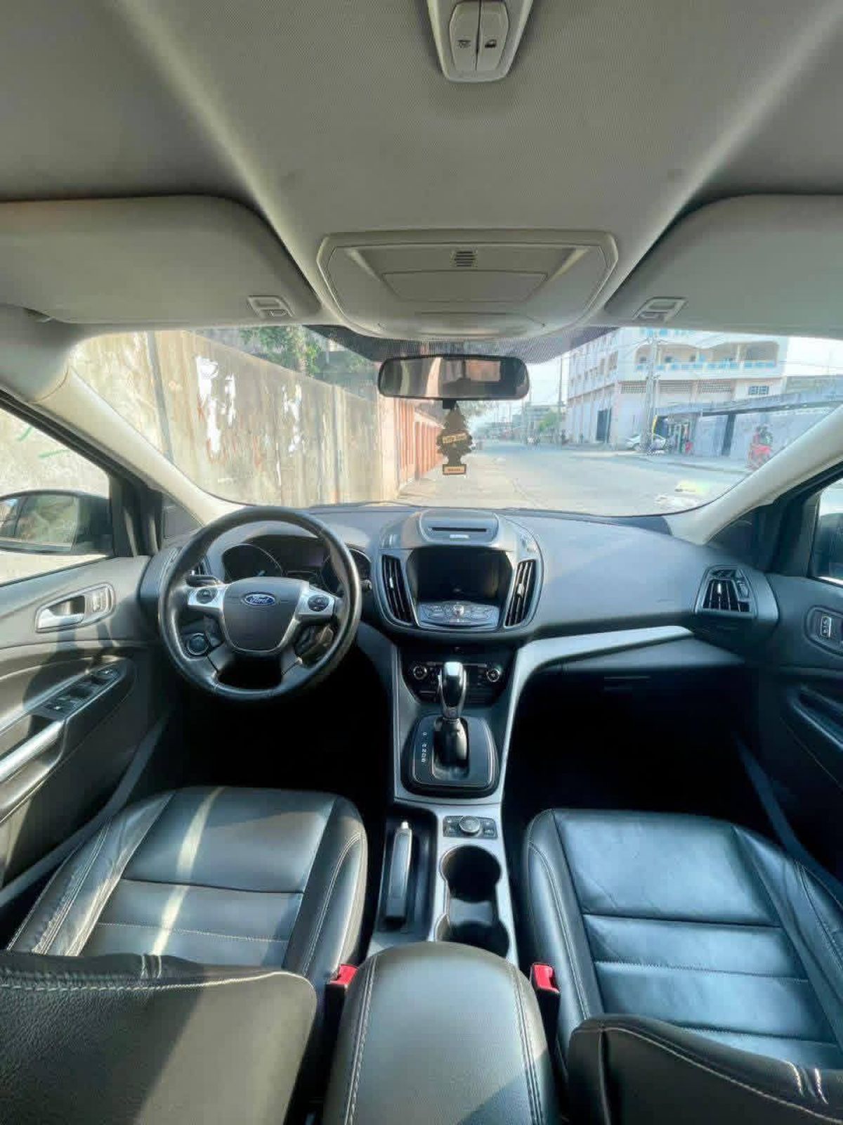 Ford escape année 2015 très en forme à vendre