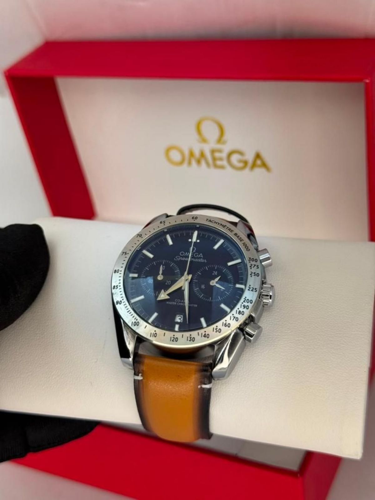 Montre omega en cuir pour homme