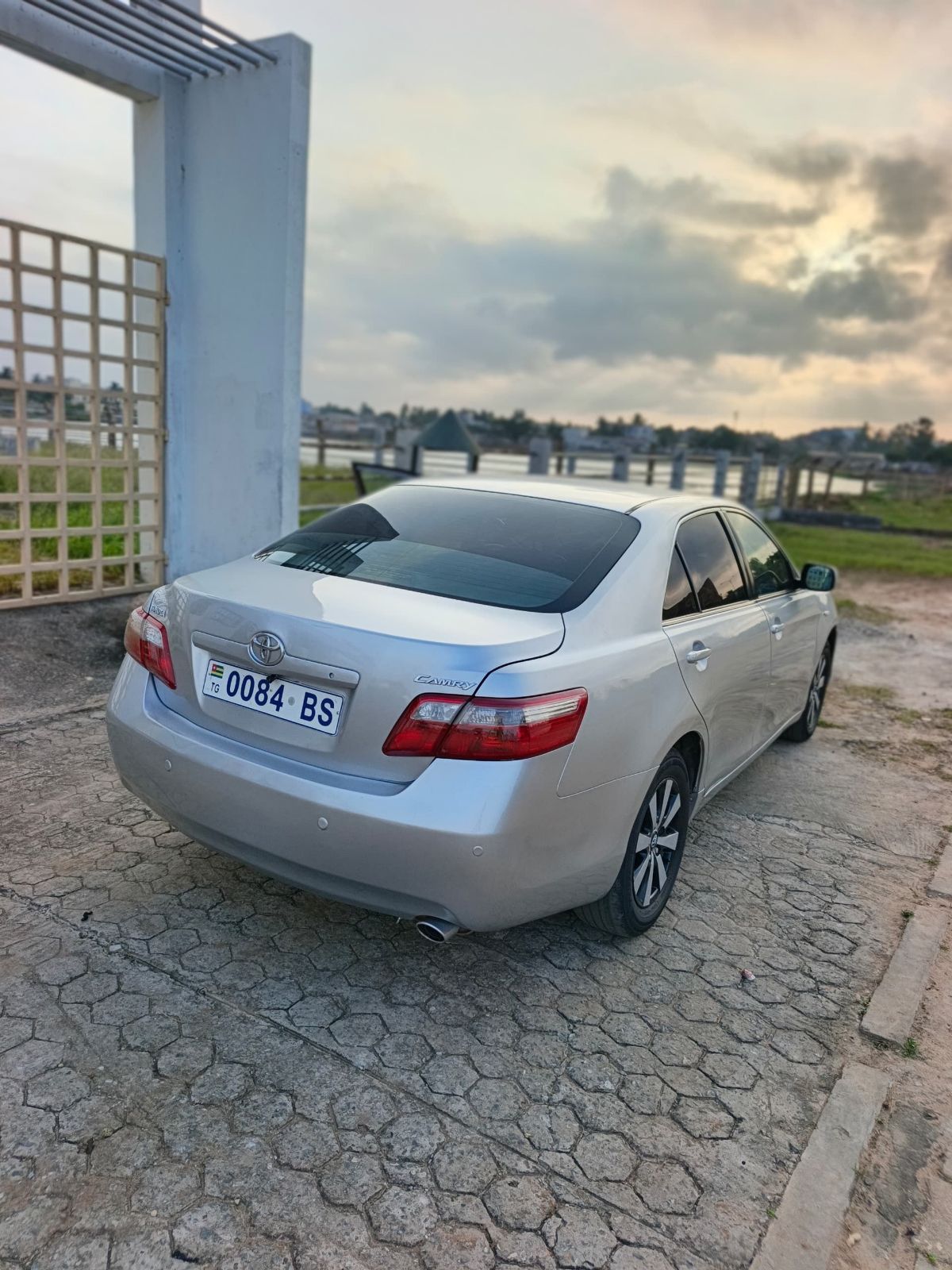 Toyota CAMRY LE - photo 2