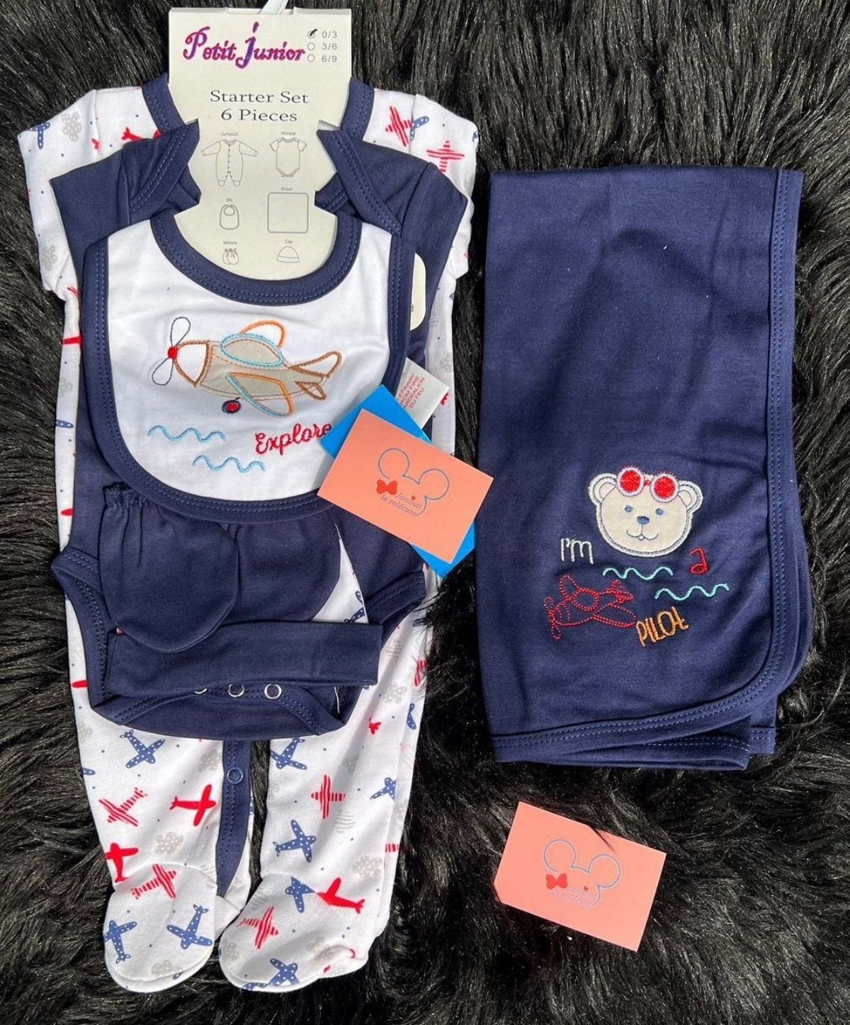 Ensemble vêtements bébé bleu marine – thème avion
