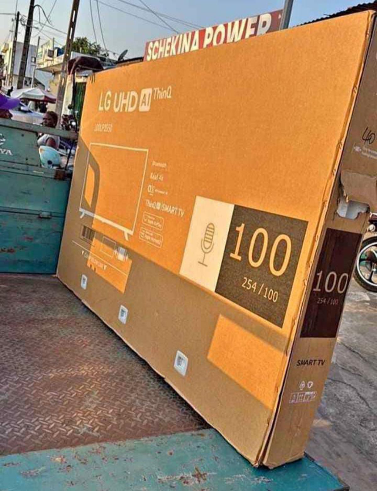 Télévision 100 pouces à vendre