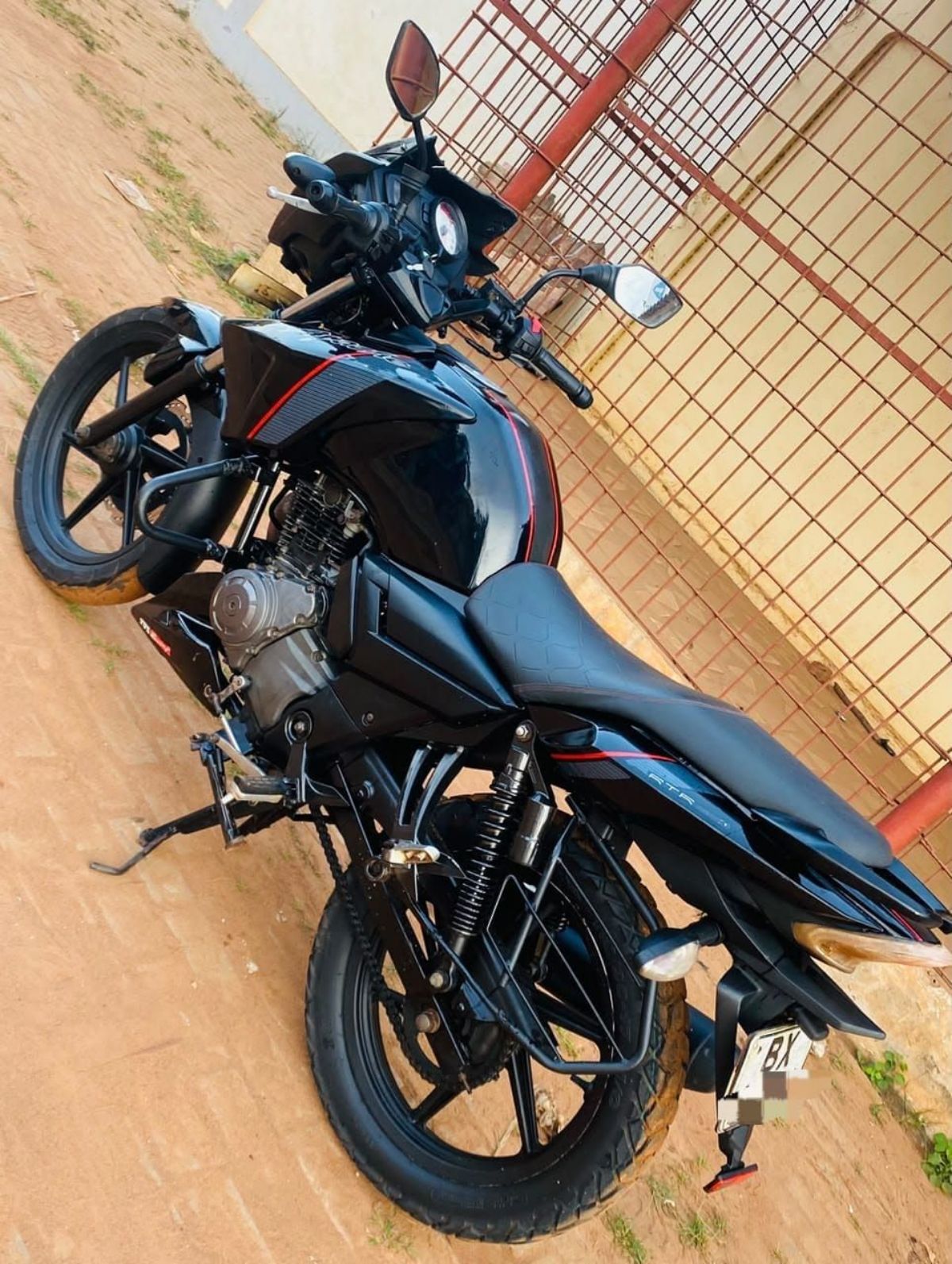 Apache RTR 160 - photo 2
