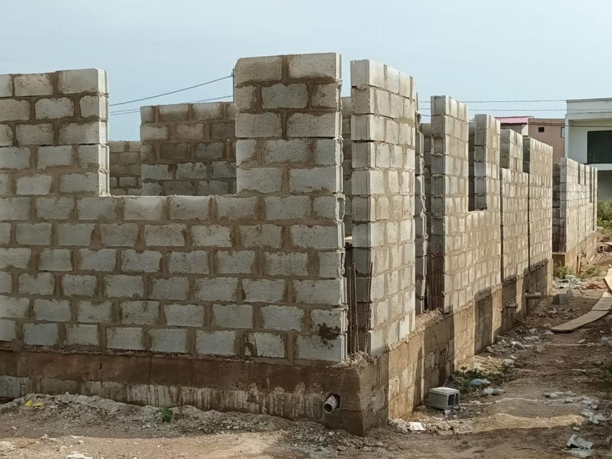 VILLA BASSE DE TYPE 4 PIÈCES 200m² EN VENTE - photo 2