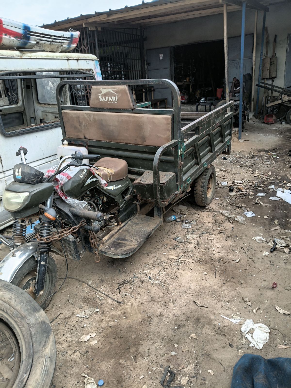 Tricycle Apsonic Cargo 200