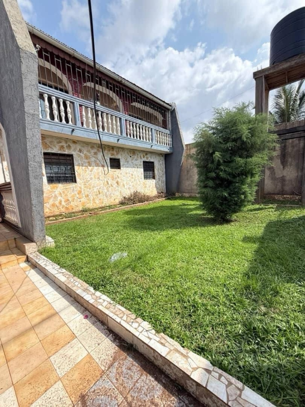 Duplex Spacieux  à louer à Ngousso - photo 3