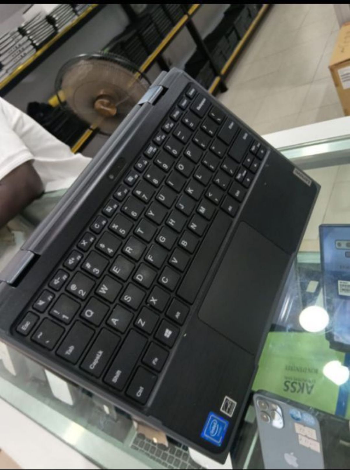 Ordinateur portable disponible