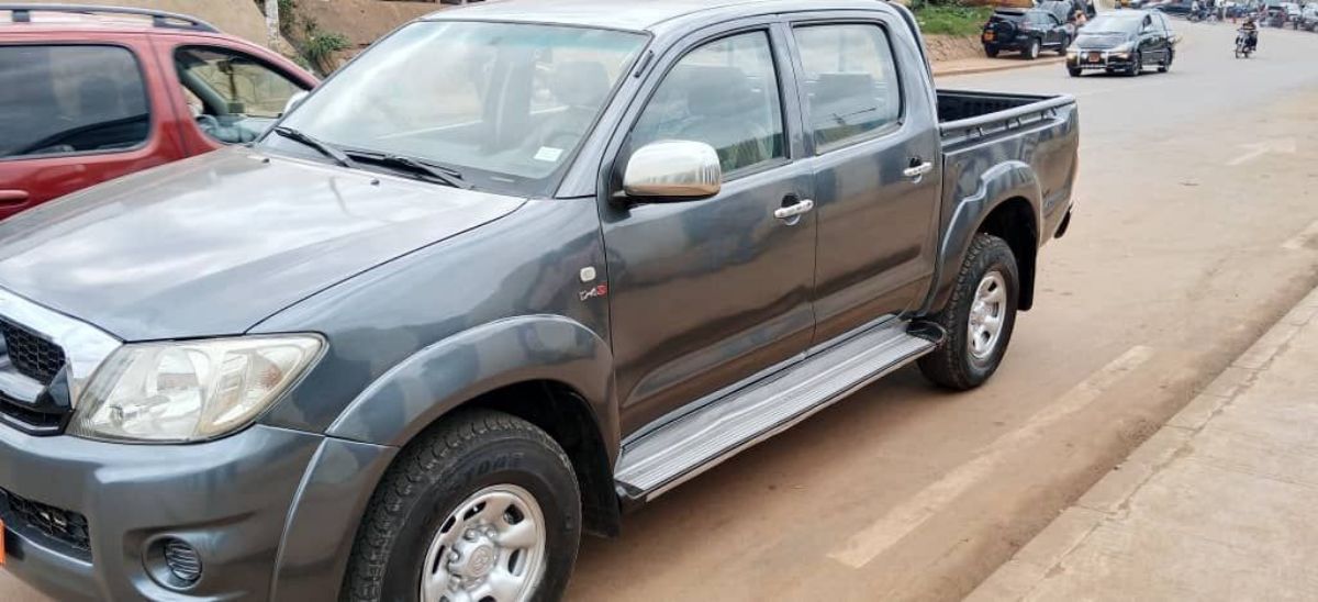 Toyota Hilux - photo 3