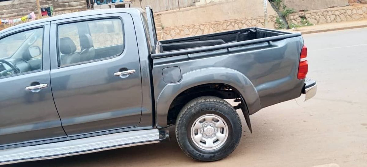 Toyota Hilux - photo 2