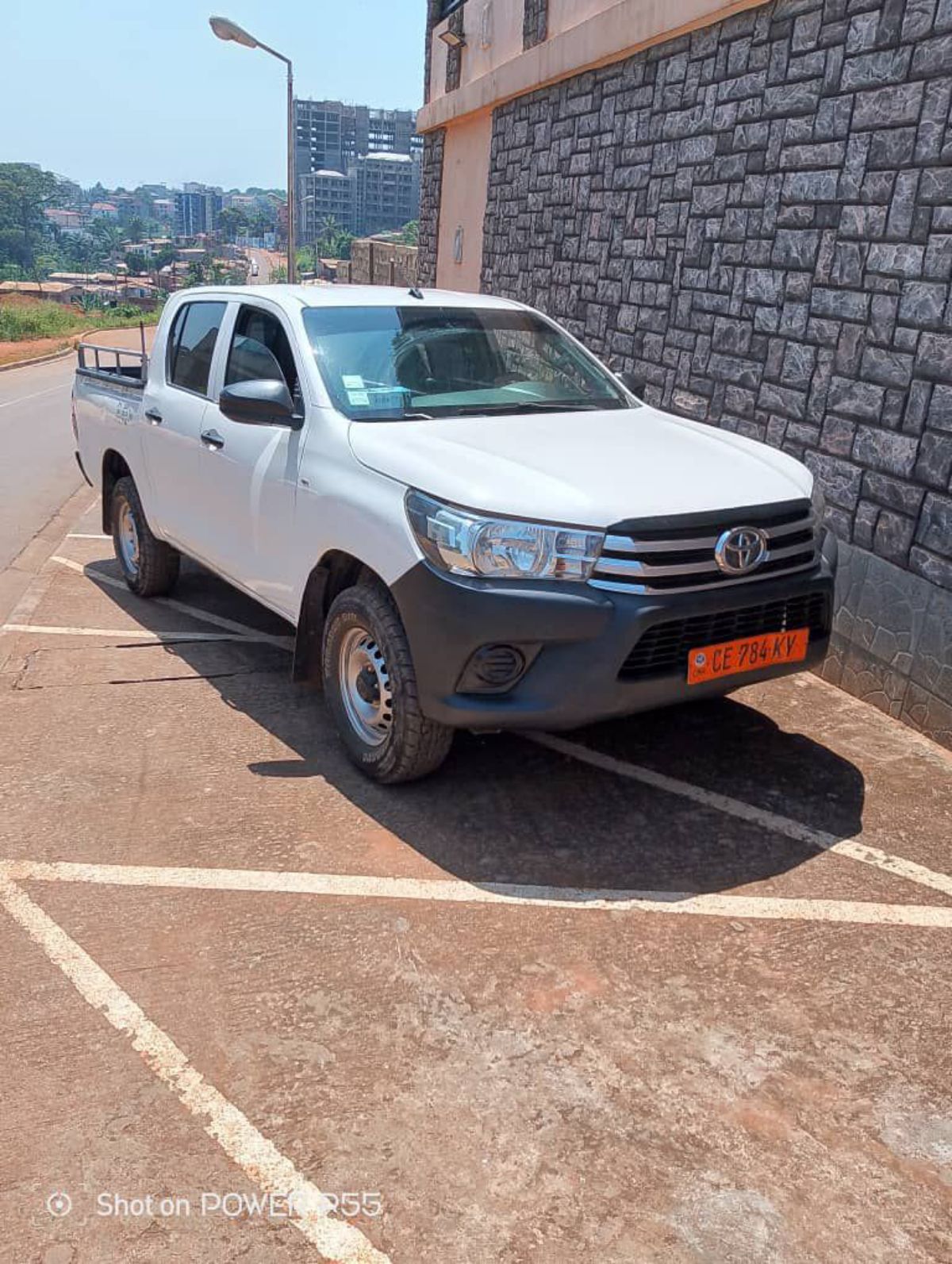 FLOTE DE 12 PICK-UP ILUX A LOUER AU CAMEROUN