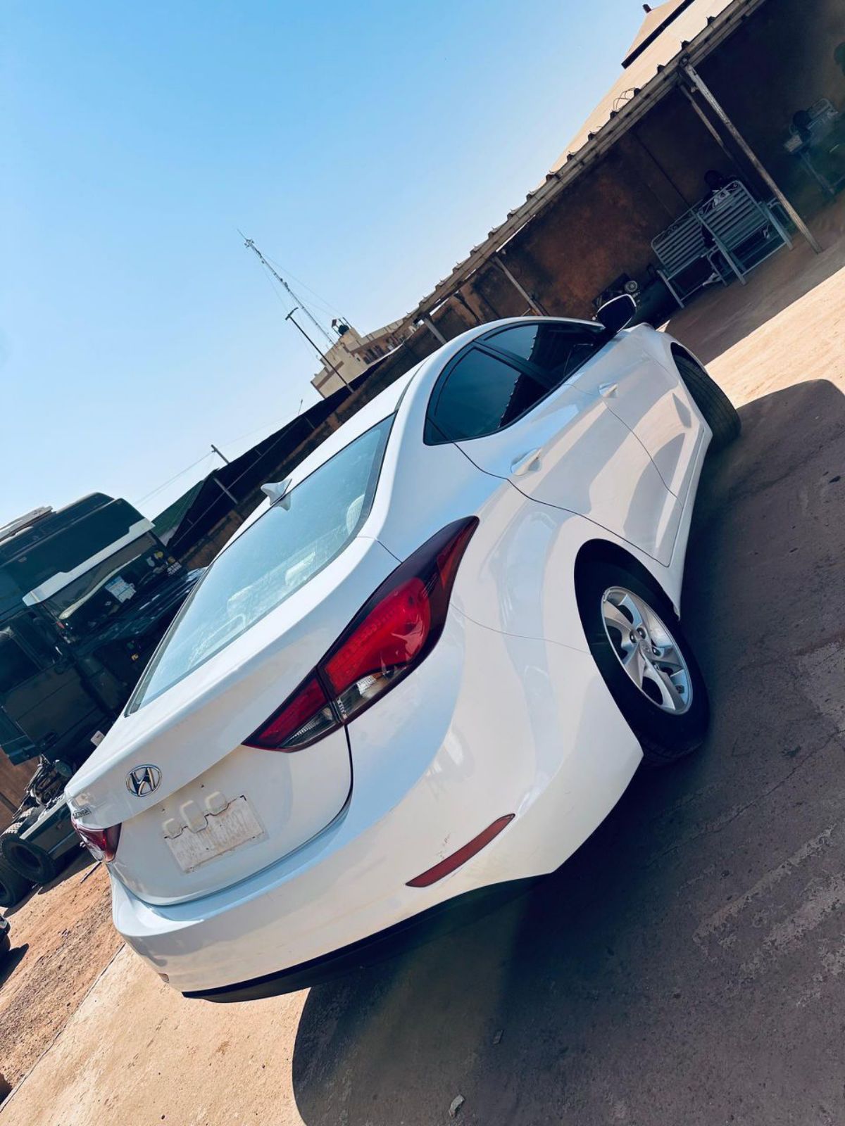 Hyundai Elantra À louer avec chauffeur